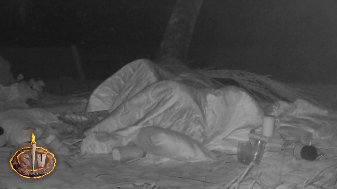 Anita y Montoya tienen sexo en la playa: las imágenes más calientes de la edición