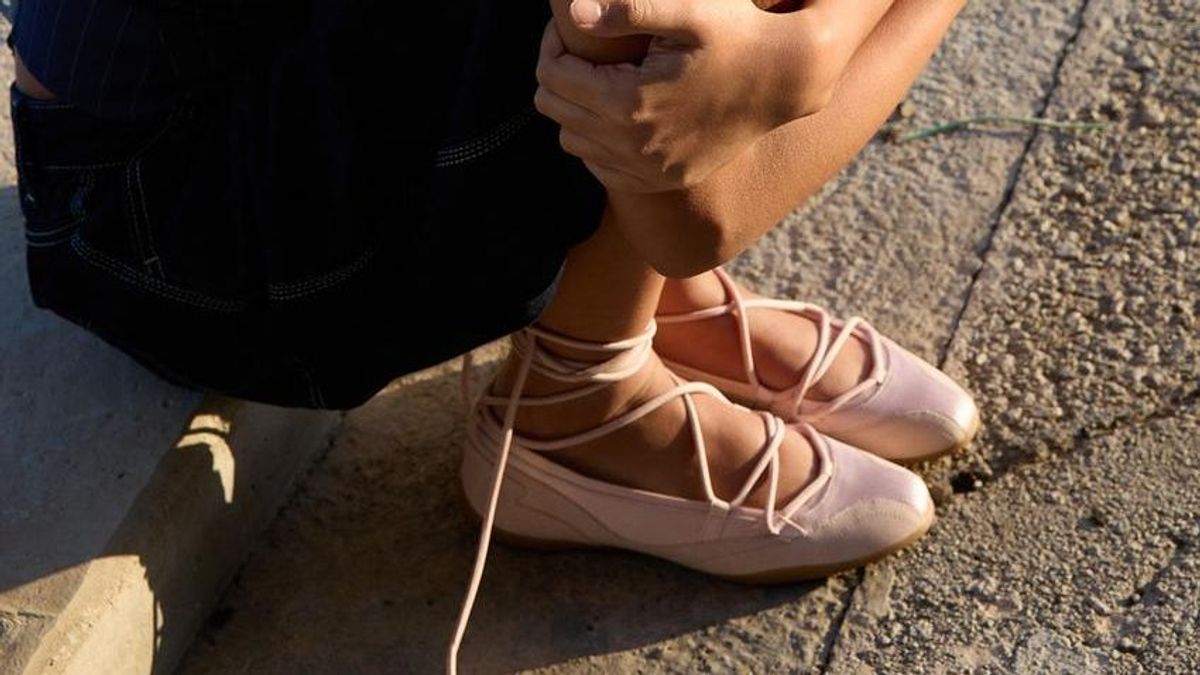 Bailarinas deportivas en rosa pastel de Bershka