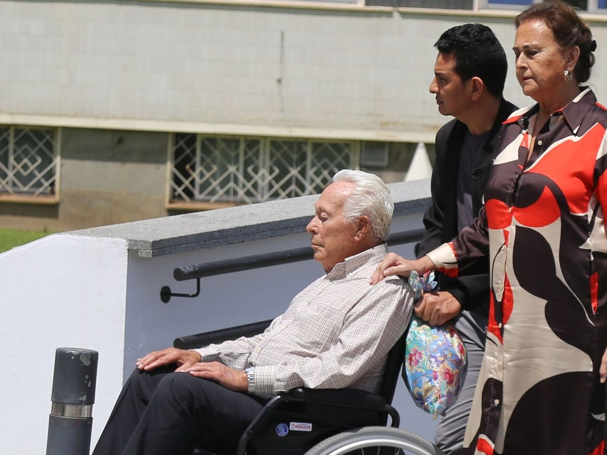 Última hora sobre el estado de salud de Curro Romero tras su alta  hospitalaria