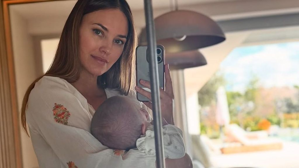 Helen Lindes con su bebé
