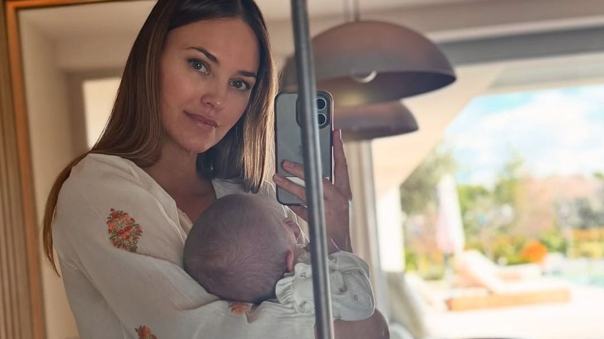 Helen Lindes con su bebé