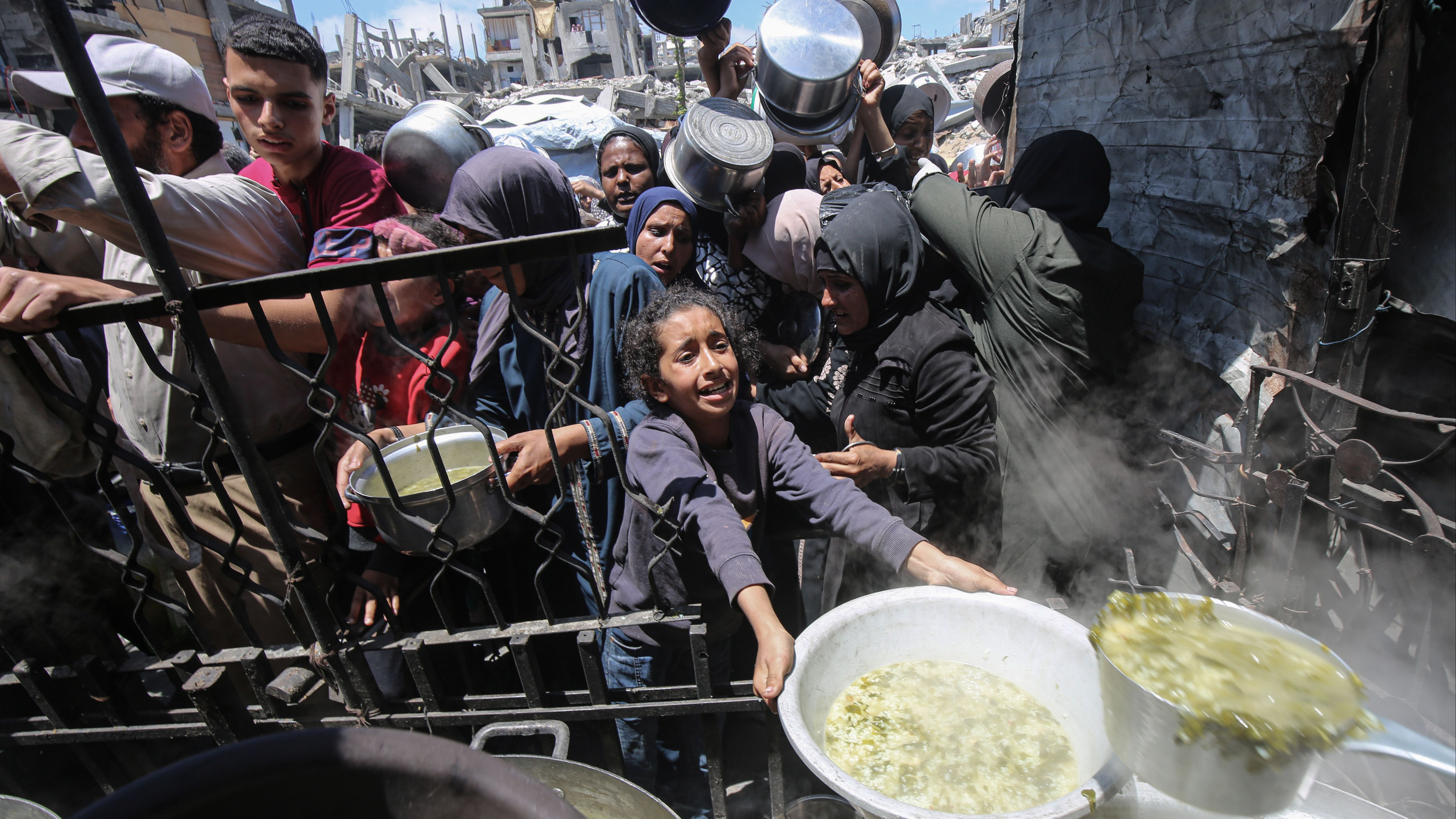 Imagen de reparto de comida en Gaza