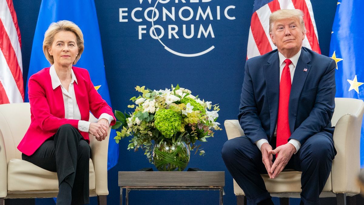 Ursula Von der Layen y Donald Trump en un encuentro en Suiza en 2020