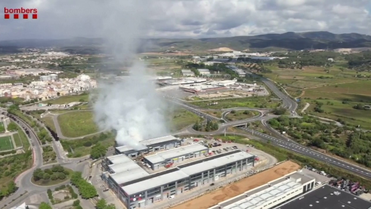 Arde un almacén de cloro en Vilanova i la Geltrú