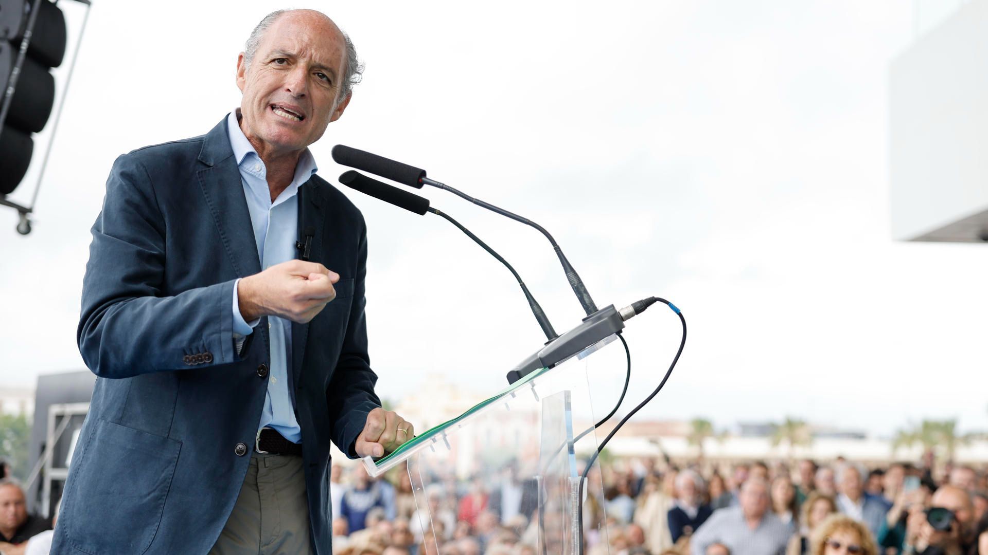 Camps se ofrece para liderar un PP valenciano que perdió "fuelle"