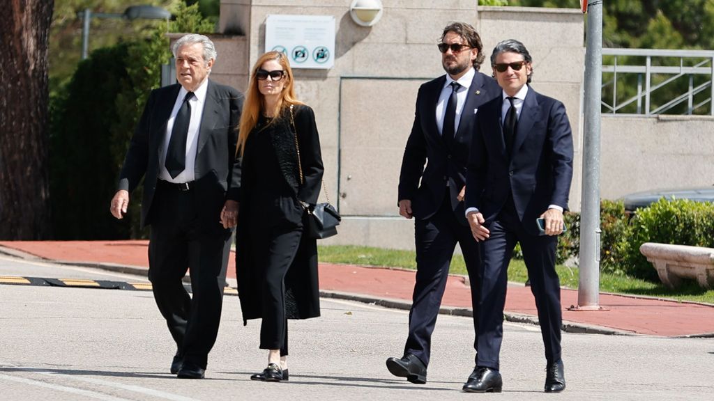 Francisco de Paula de Borbón y Escasany, Olivia de Borbón, Francisco de Borbón von Hardenberg y Julián Porras