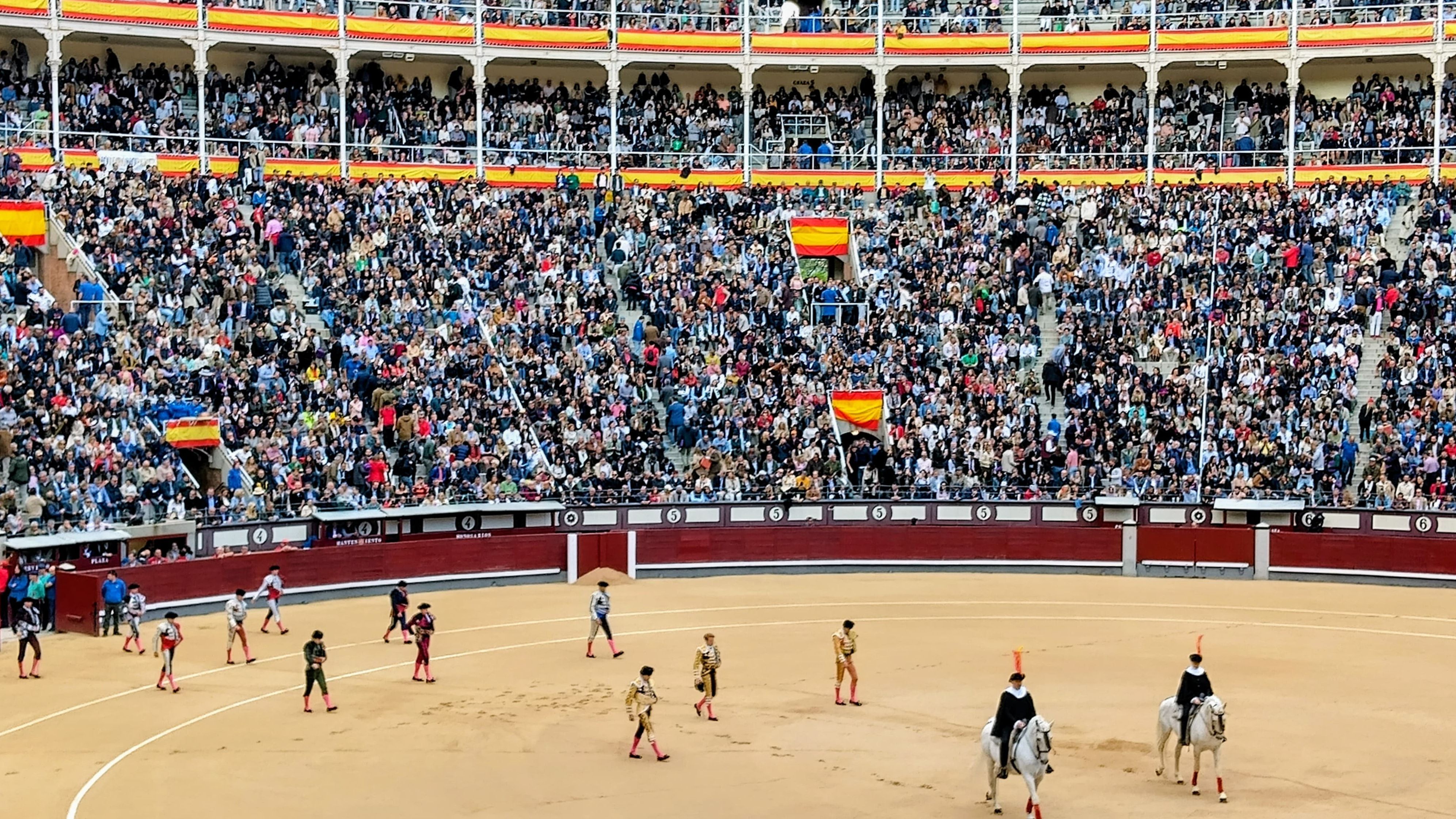 Talavante, Ortega y Clemente en el primer festejo de la Feria de San Isidro