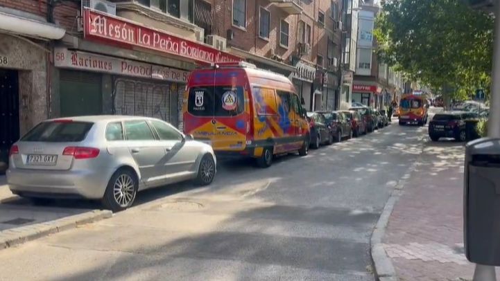 Ambulancias en Usera, Madrid, tras el atropello a un niño de seis años