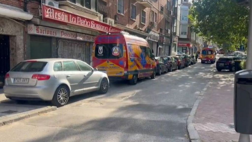 Ambulancias en Usera, Madrid, tras el atropello a un niño de seis años