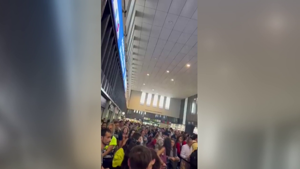 Caos en la estación de trenes Santa Justa por una "incidencia técnica en un Ave Madrid- Sevilla"