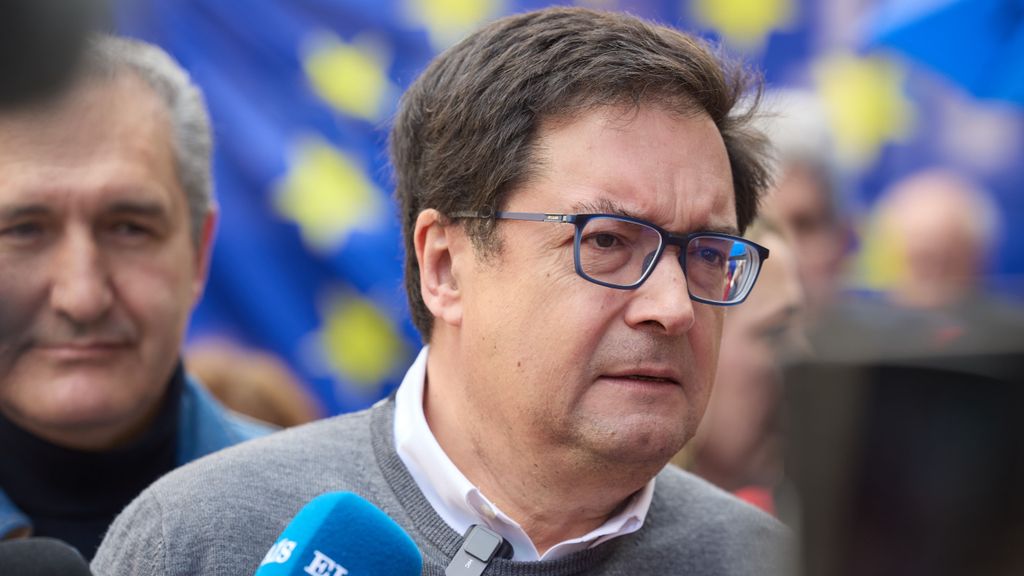 El ministro para la Transformación Digital y de la Función Pública, Óscar López, durante la concentración en defensa de Europa y la democracia