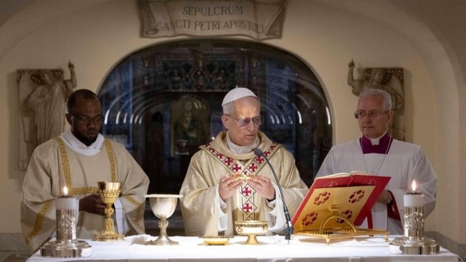 El papa León XIV celebra misa en las Grutas Vaticanas