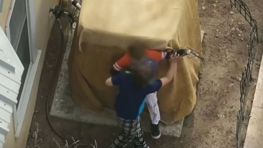 La Policía de EEUU consigue reducir a dos niños de siete y nueve años armados con una pistola en Nuevo México