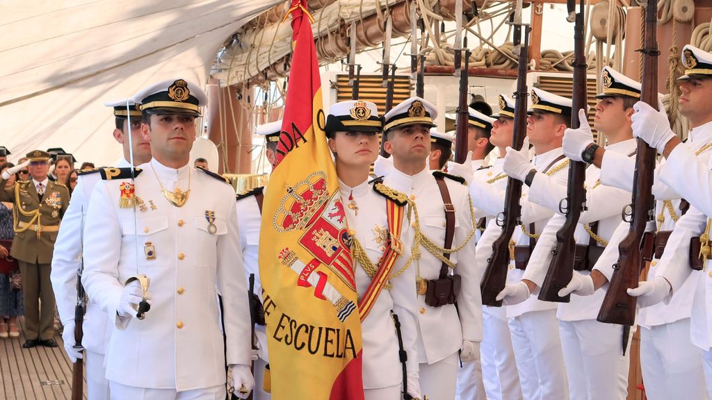 La princesa Leonor, abanderada en la jura de bandera en el Juan Sebastián Elcano en Cartagena