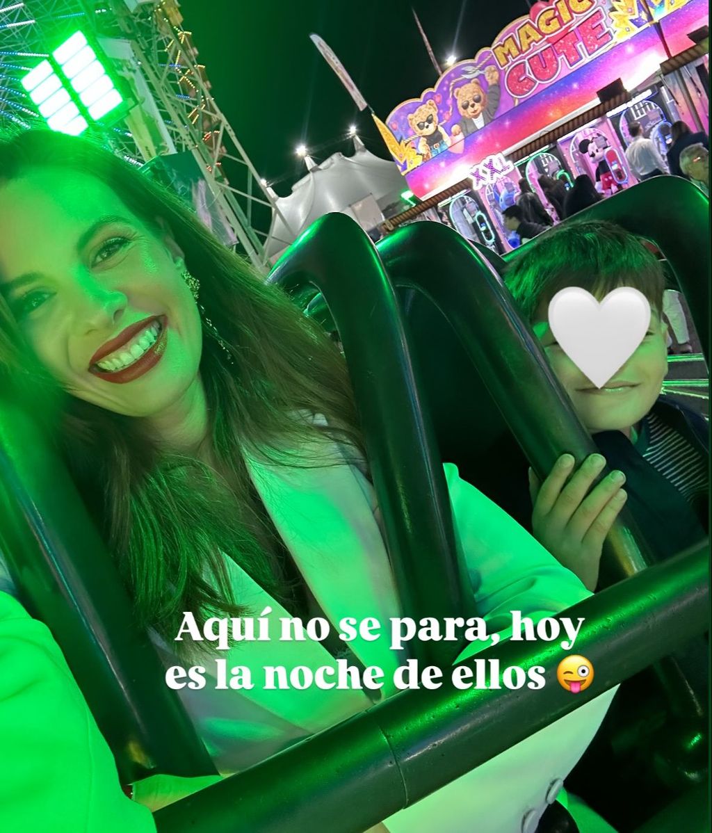 Jessica Bueno, disfrutando en la Feria de Abril con la familia