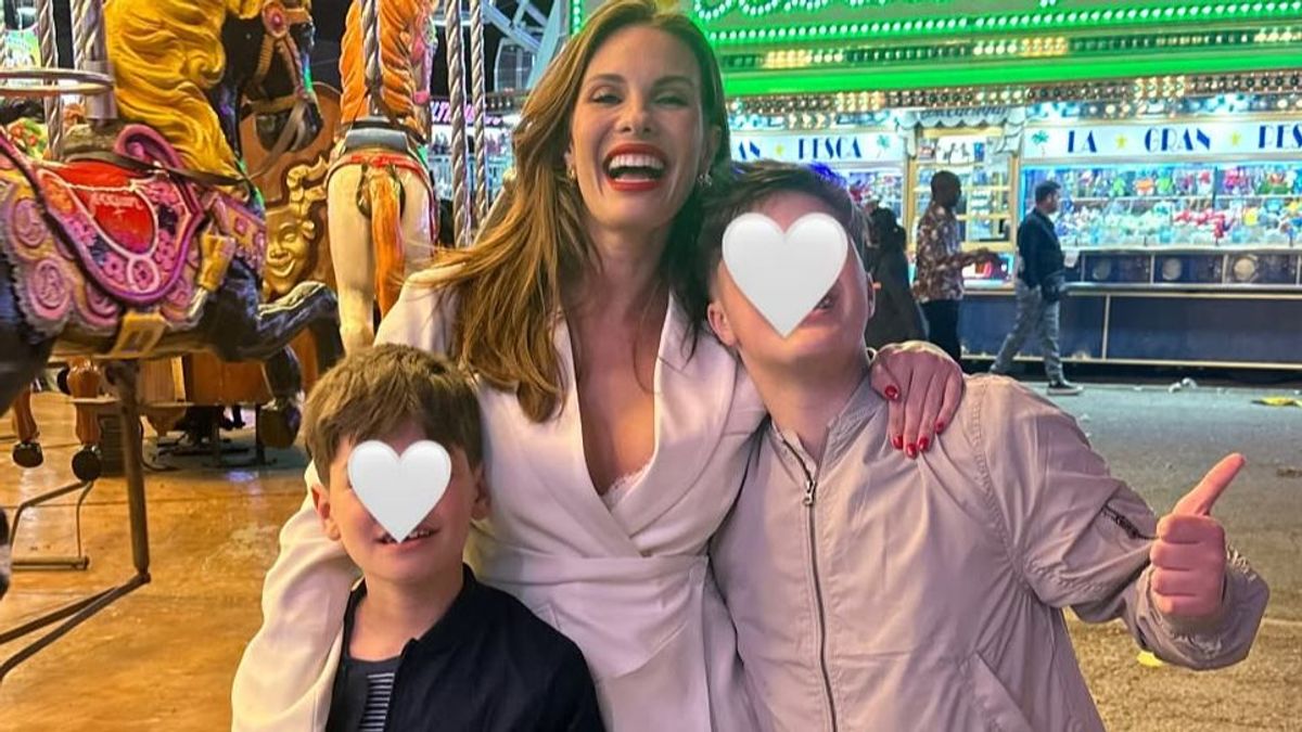 Jessica Bueno y sus hijos mayores