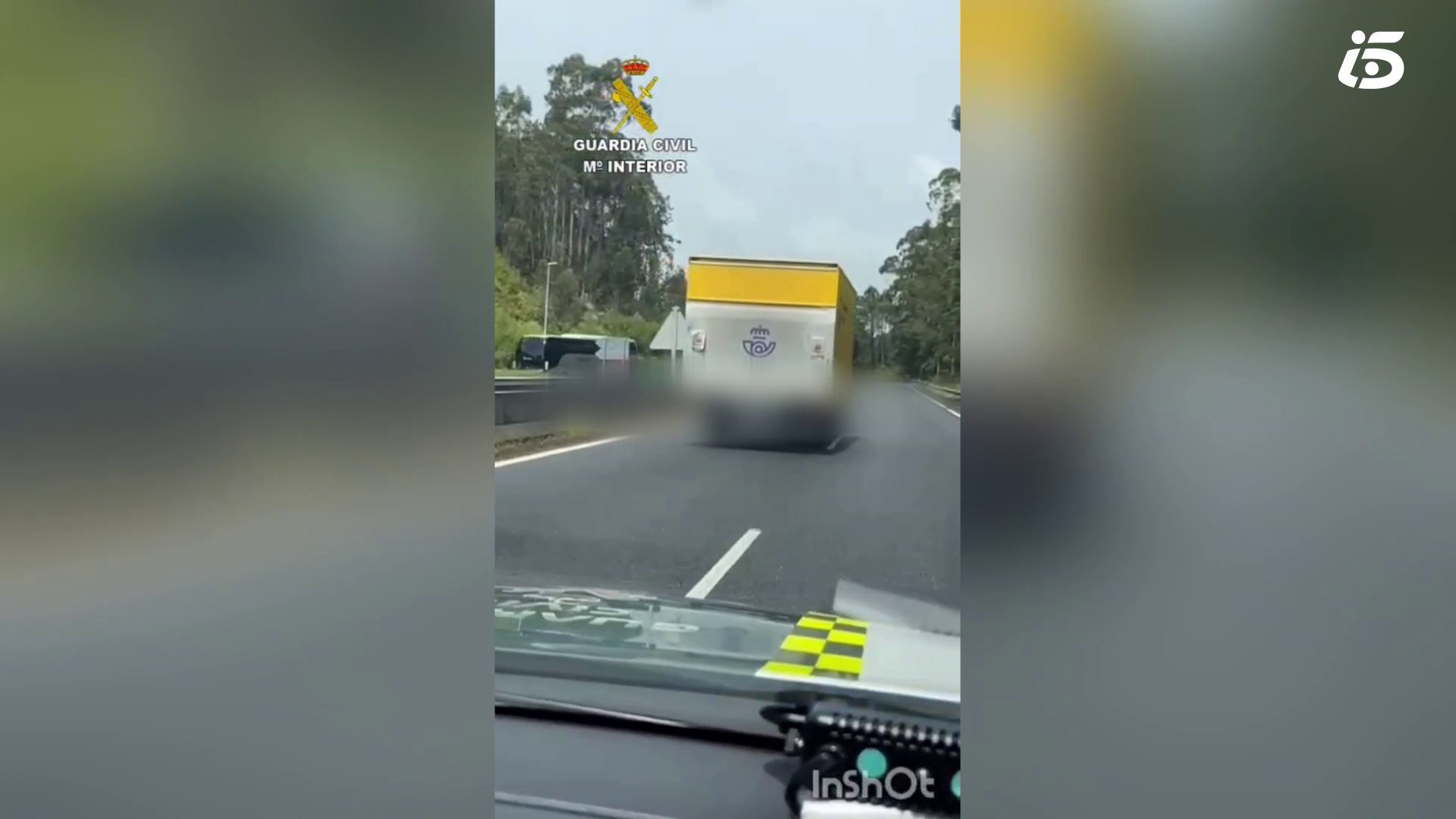 La Guardia Civil persigue un camión de Correos que circula dando bandazos