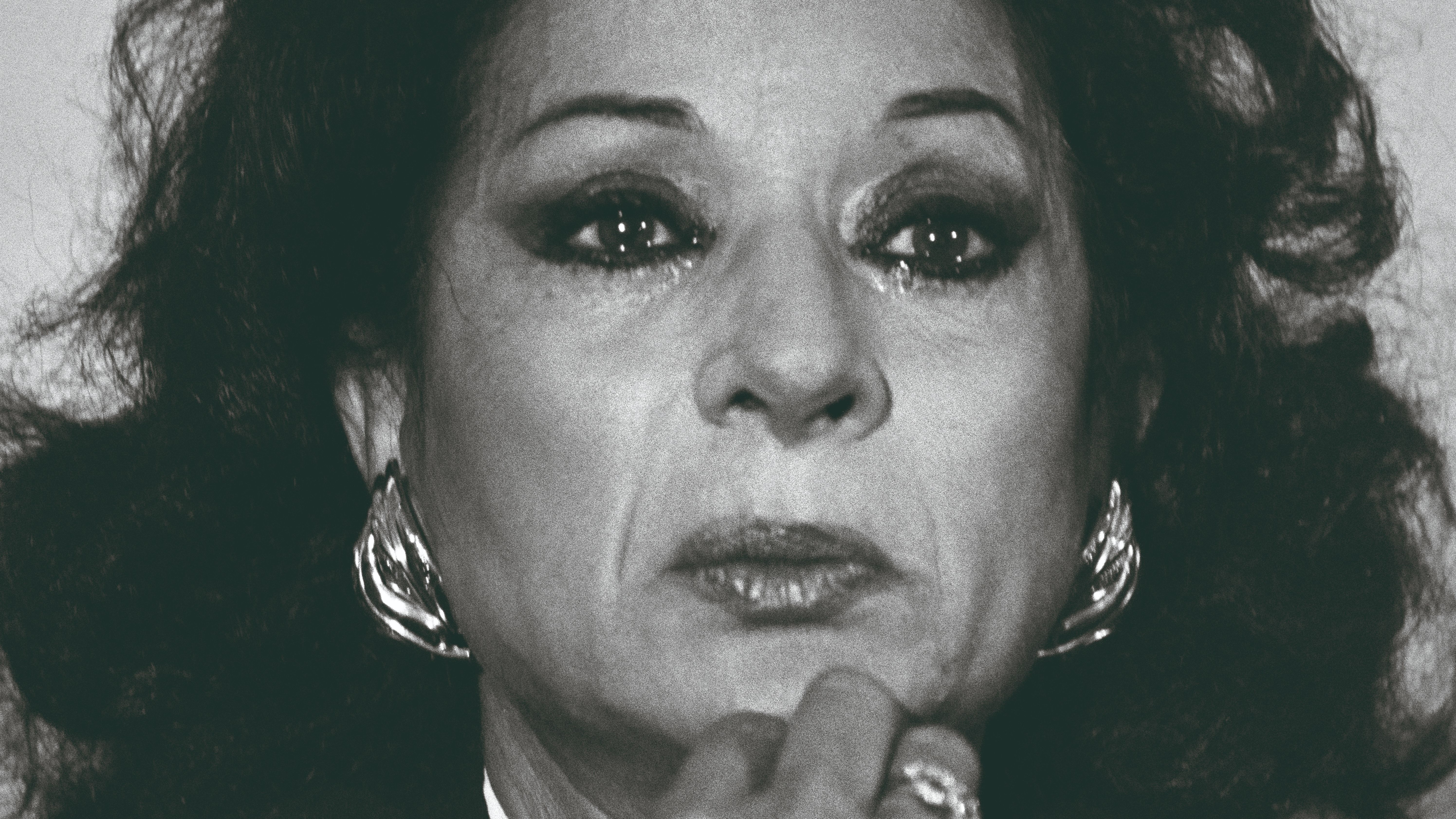 La pesetilla. Lola Flores aparecía llorosa y reconocía su culpabilidad por delito fiscal . Madrid, 1987