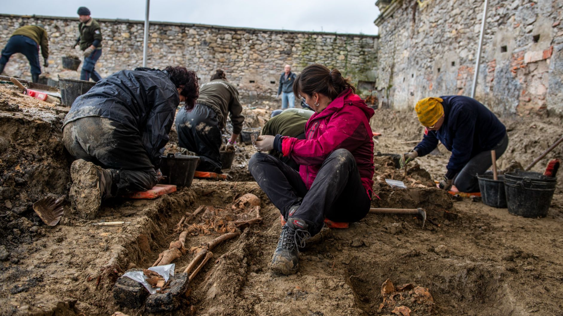 Restos mortales exhumados de presos republicanos fallecidos en la prisión vizcaína de Orduña