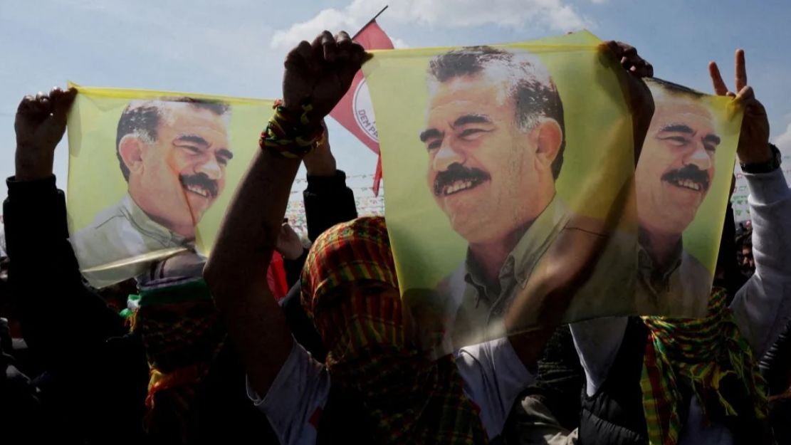 Simpatizantes del PKK en una manifestación con carteles de su líder Abdullah Ocalan. Simpatizantes del PKK en una manifestación con carteles de su líder Abdullah Ocalan.