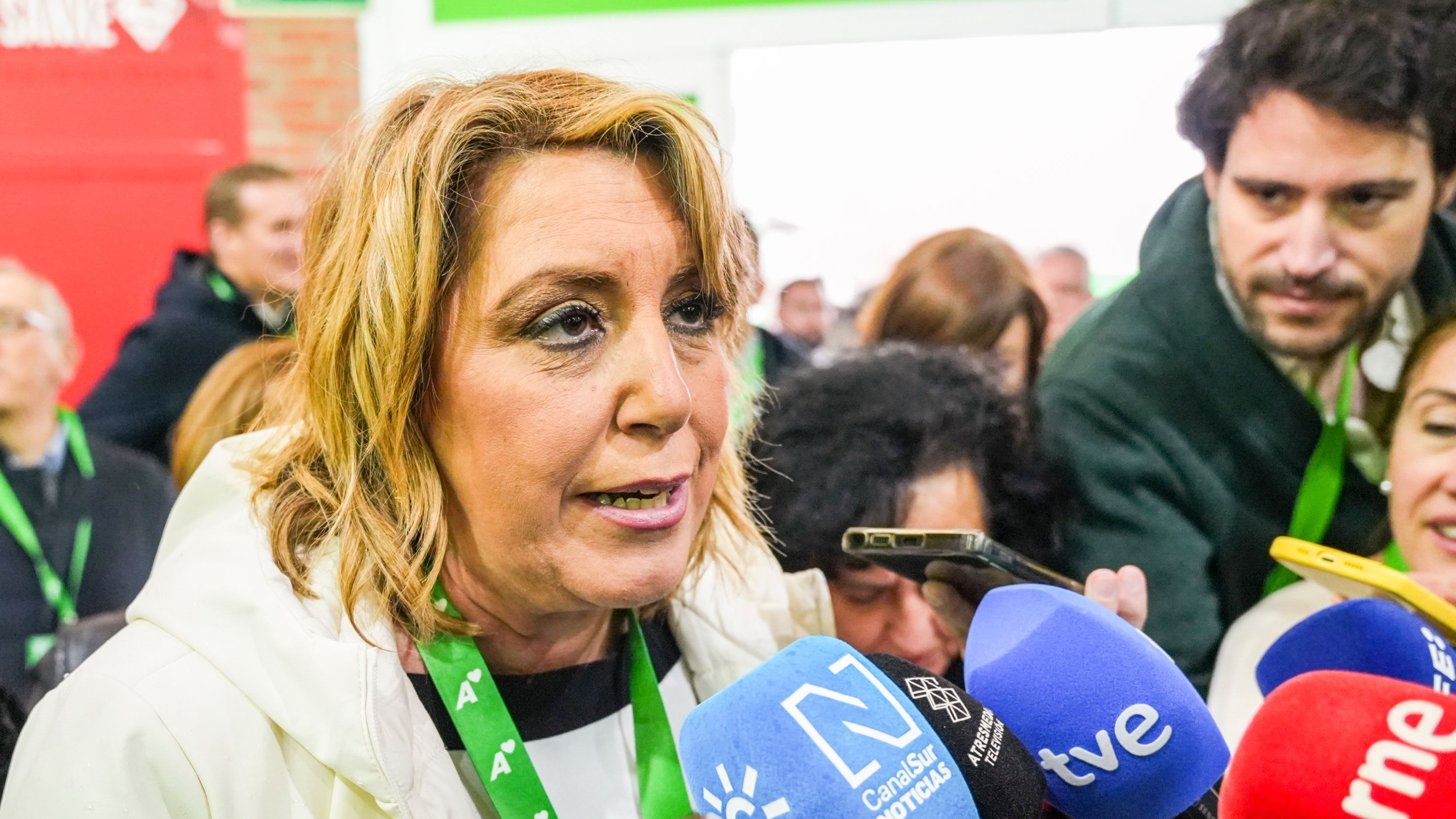 Susana Díaz, "jodida" tras leer los mensajes de Sánchez a Ábalos: "Una cosa es que te cuenten y otra es verlo" Susana Díaz, "jodida" tras leer los mensajes de Sánchez a Ábalos: "Una cosa es que te cuenten y otra es verlo"