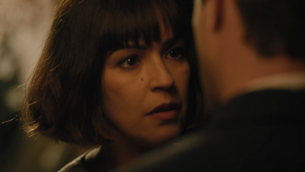 Elena confiesa sus sentimientos a Julio tras montarle una escena de celos por Félix Montenegro: "Estoy loca por ti"
