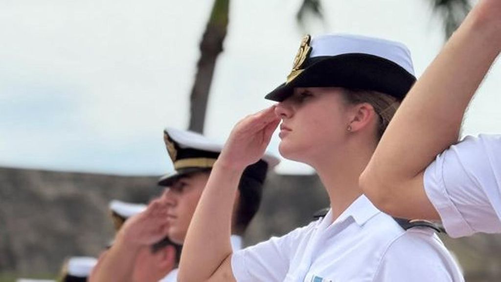 El homenaje de la princesa Leonor y sus compañeros a Blas de Lezo en su escala en Cartagena de Indias