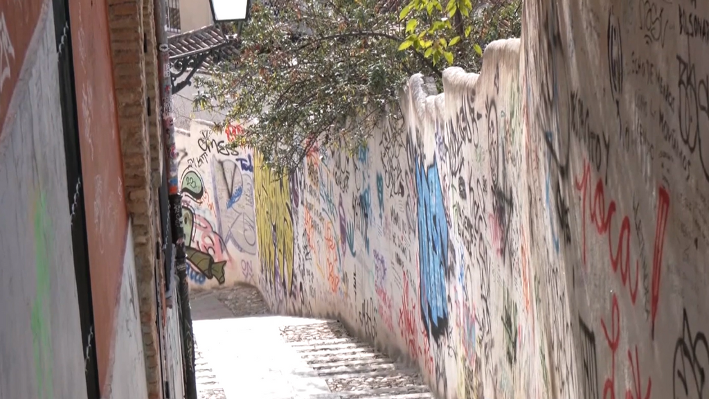 Granada pide más protección para la Alhambra: crece el número de grafitis en los puntos más relevantes