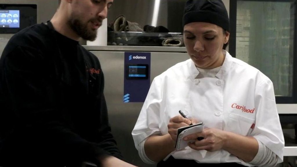 Historias que empiezan con una oportunidad: cómo Cáritas ayudó a Antonia a cumplir su sueño de ser cocinera