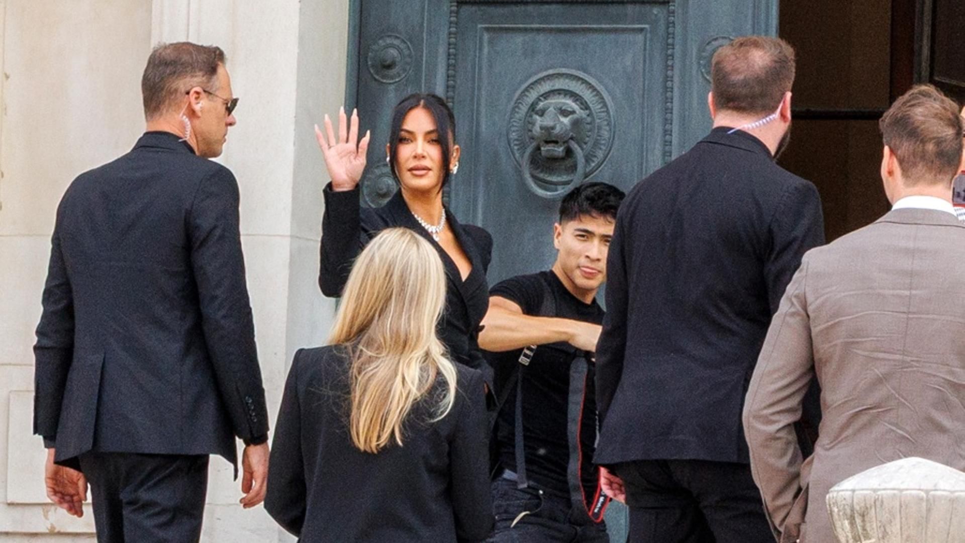 Kim Kardashian Revive el Trauma en París: Testifica en el Juicio por el Robo de Joyas de 2016 7 kim kardashian