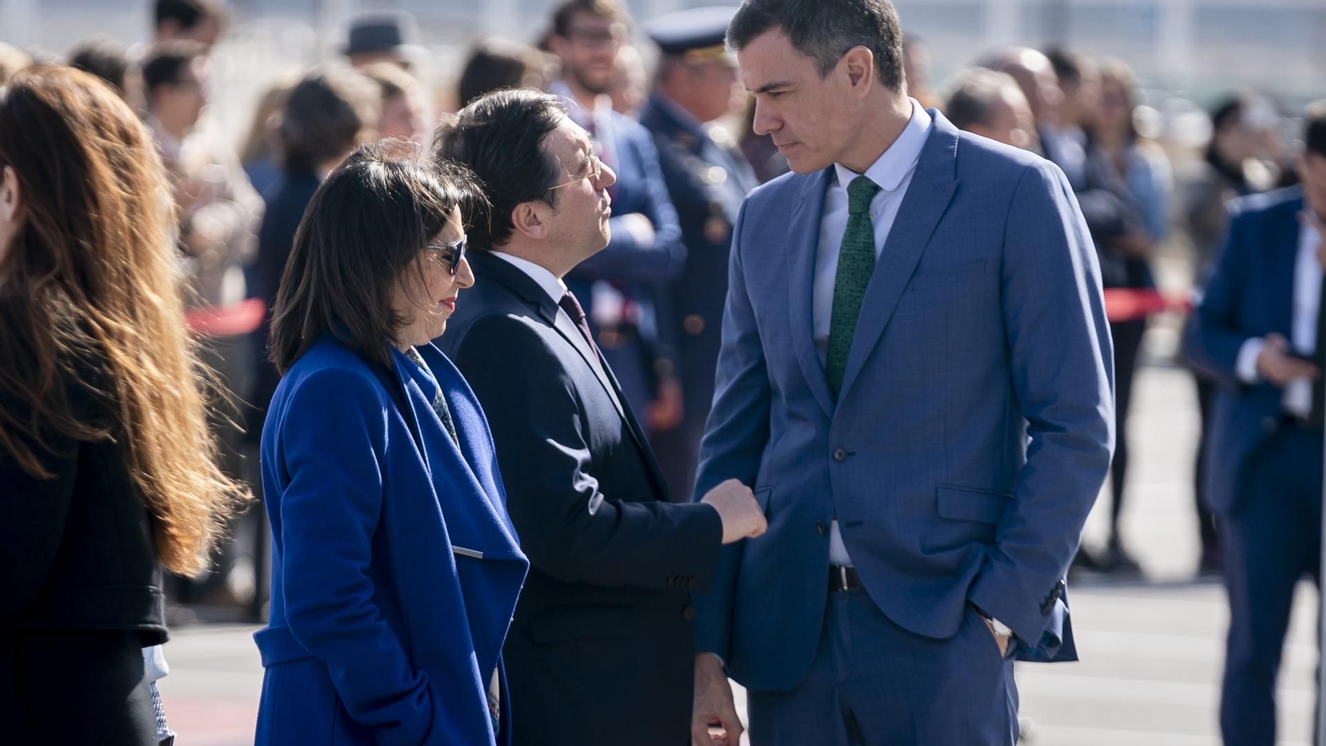 Los mensajes filtrados de Pedro Sánchez y José Luis Ábalos sobre Margarita Robles: “Es una pájara”