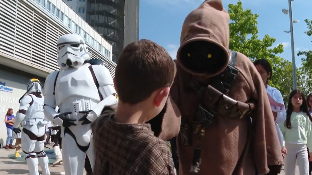 Mochilas viajeras y un desfile de Star Wars: así animan a los niños ingresados en los hospitales