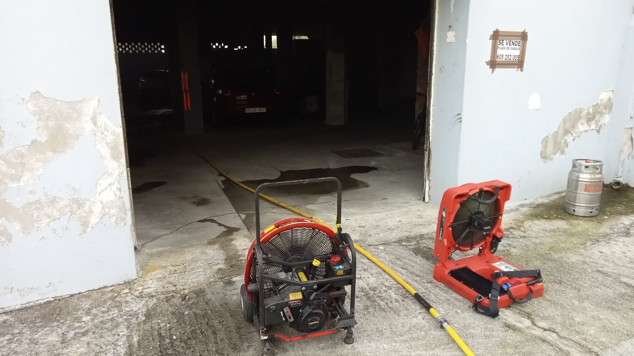 Ventiladores tras el incendio de un edificio en Mugardos