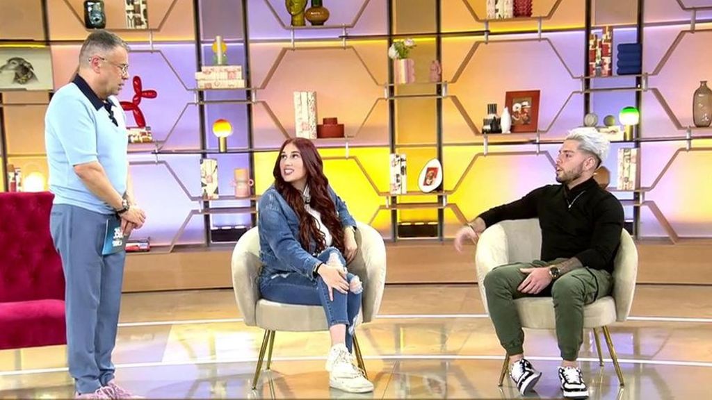 Descubre que el chico con el que está ligando, también lo está haciendo con su mejor amiga: “Es muy fuerte”