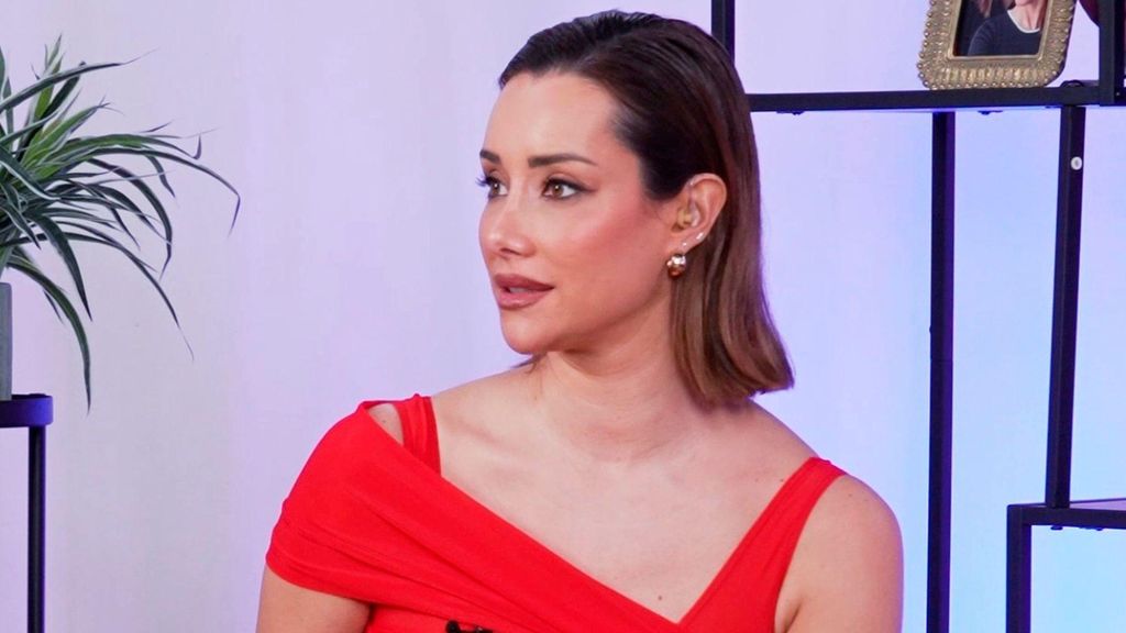 Adara Molinero explica cómo es enamorarse dentro de un reality En las mejores familias Temporada 2 Top Vídeos 94