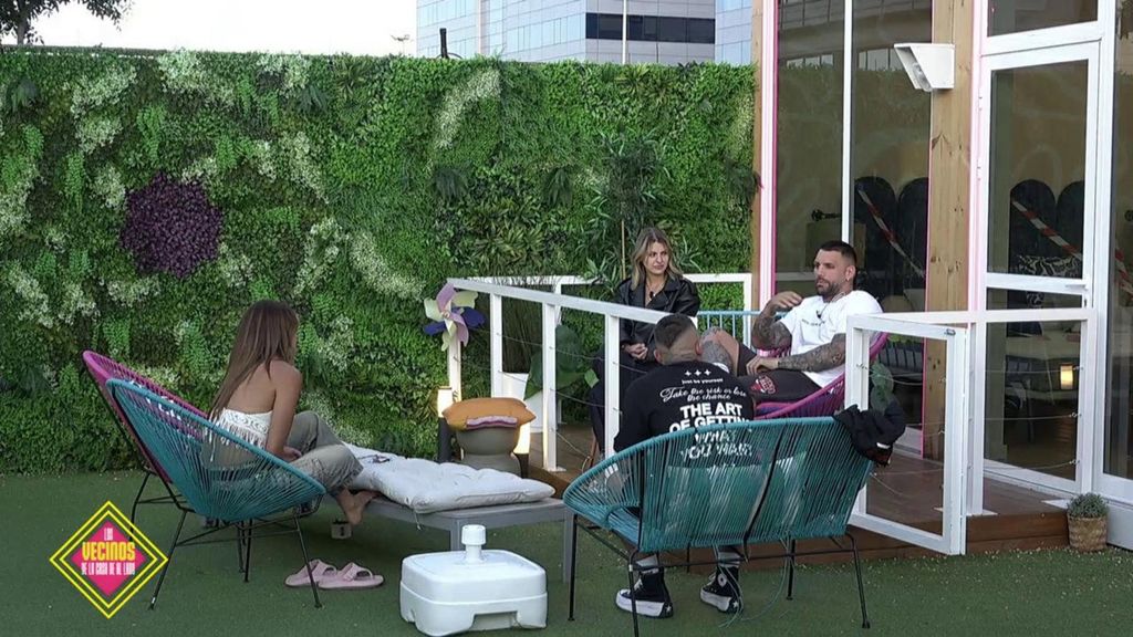 Albert se sincera sobre las conversaciones con Lucía: "Le contesté una historia de cachondeo" Los vecinos de la casa de al lado Temporada 2 Top Vídeos 1525