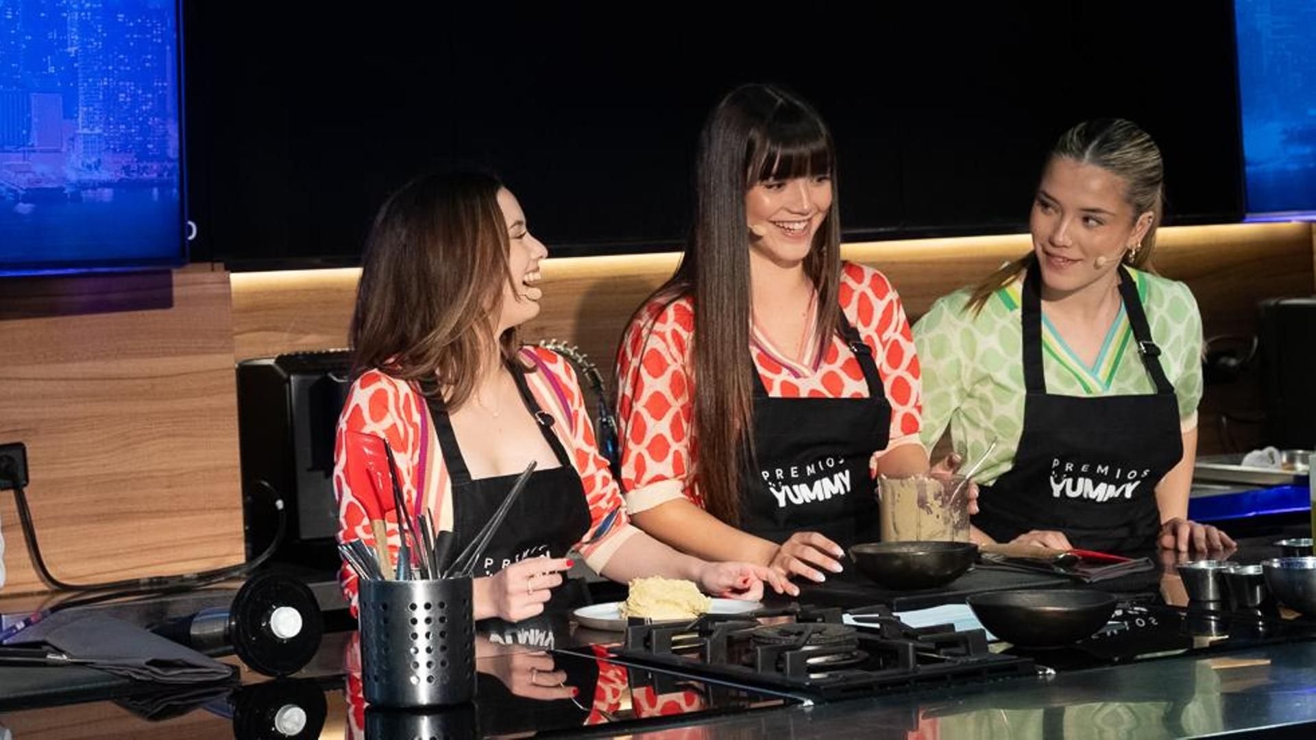 Daniela y Martina Meroño con María Reus