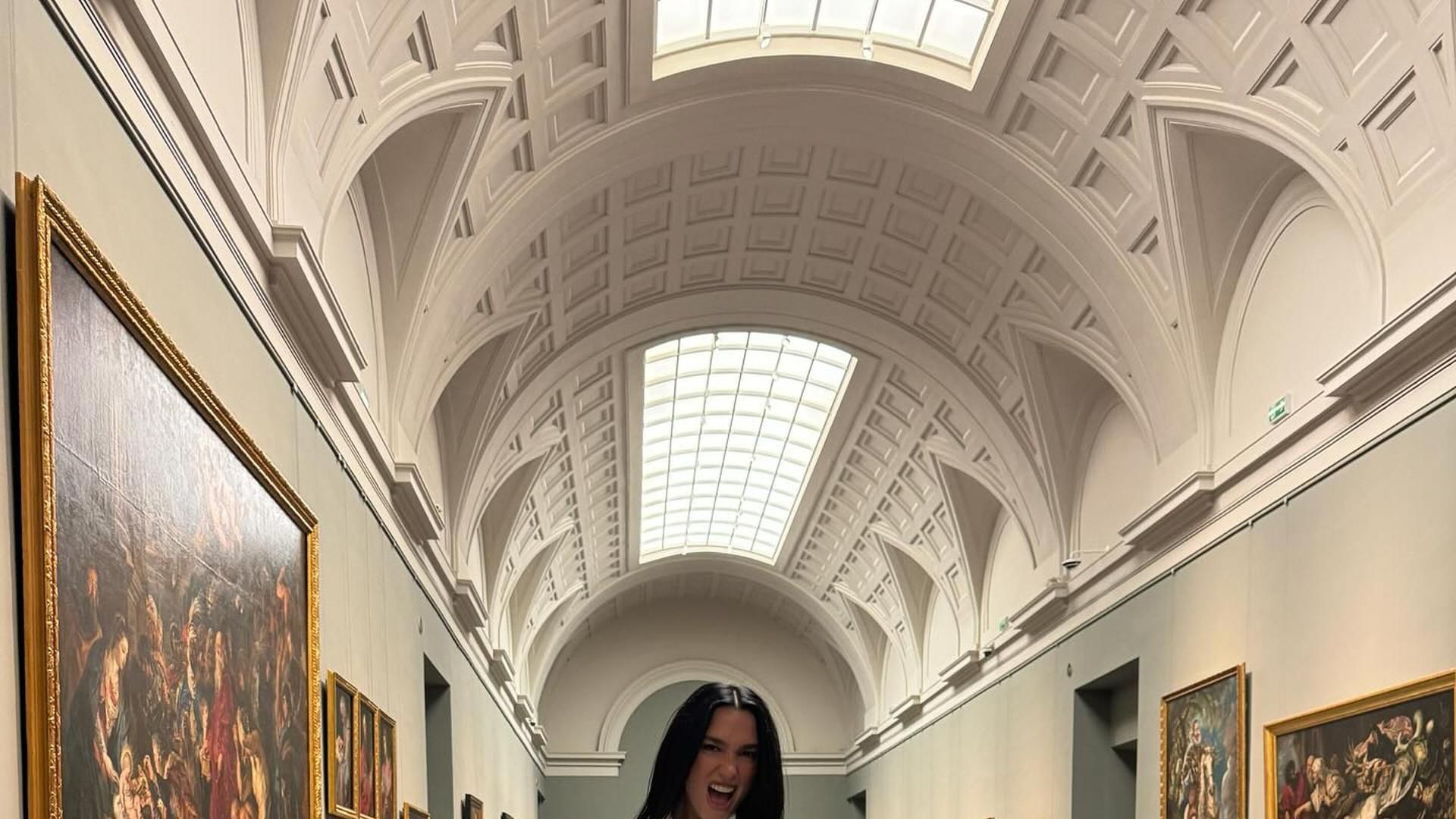 Dua Lipa en el Museo del Prado