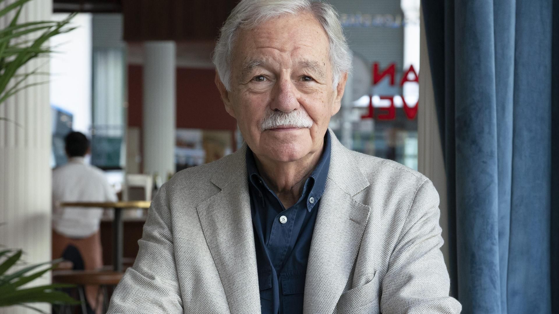 Eduardo Mendoza
