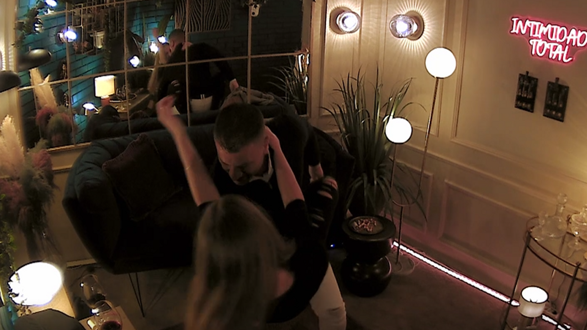 Los solteros se vienen arriba bailando en el reservado de 'First Dates'