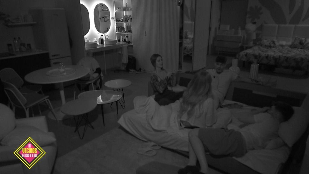 Sthefany cree que Álvaro y Joel sabían que Gerard y Lucía tuvieron algo antes de entrar Los vecinos de la casa de al lado Temporada 2 Top Vídeos 1359