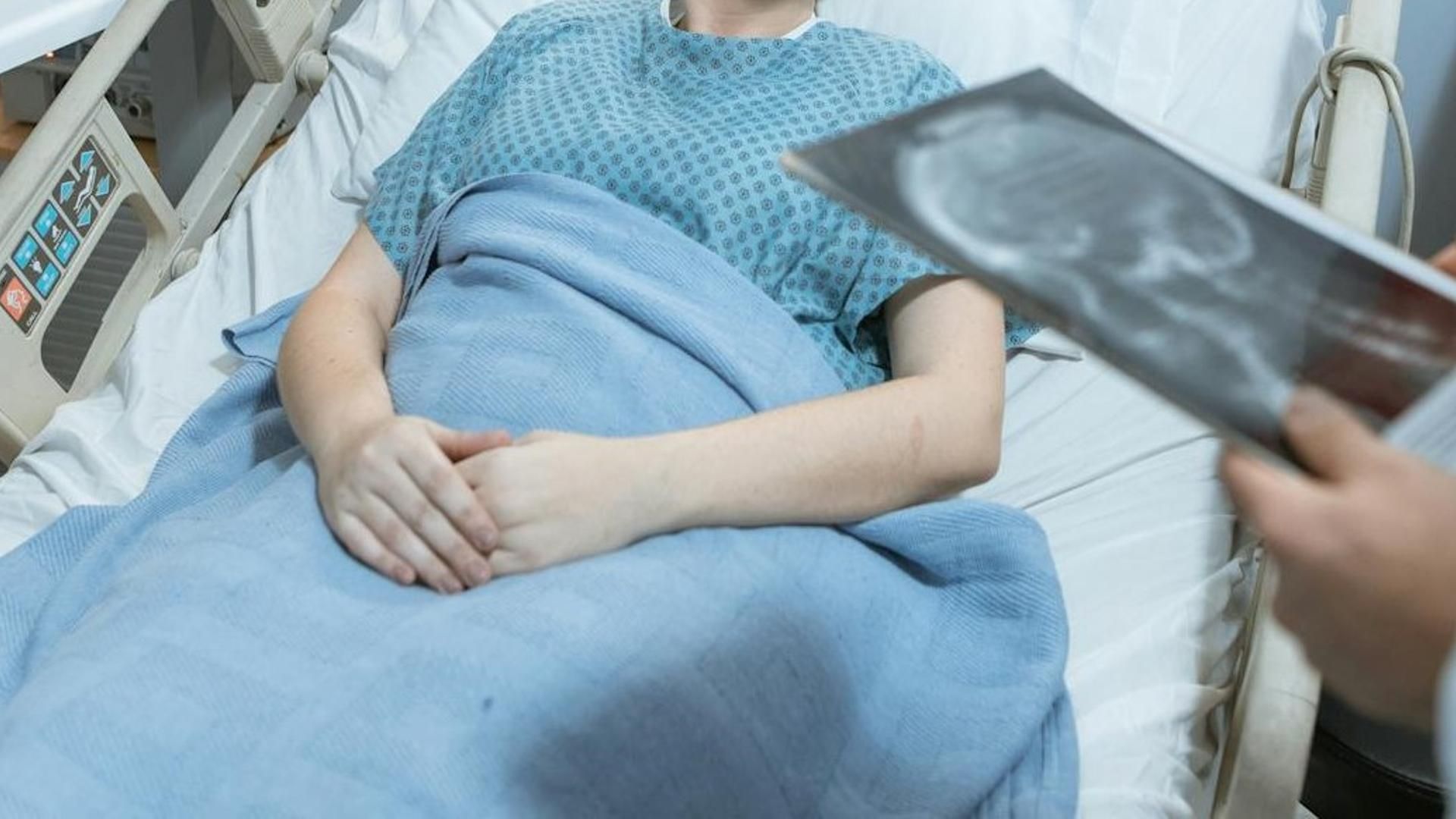 Mujer hospitalizada