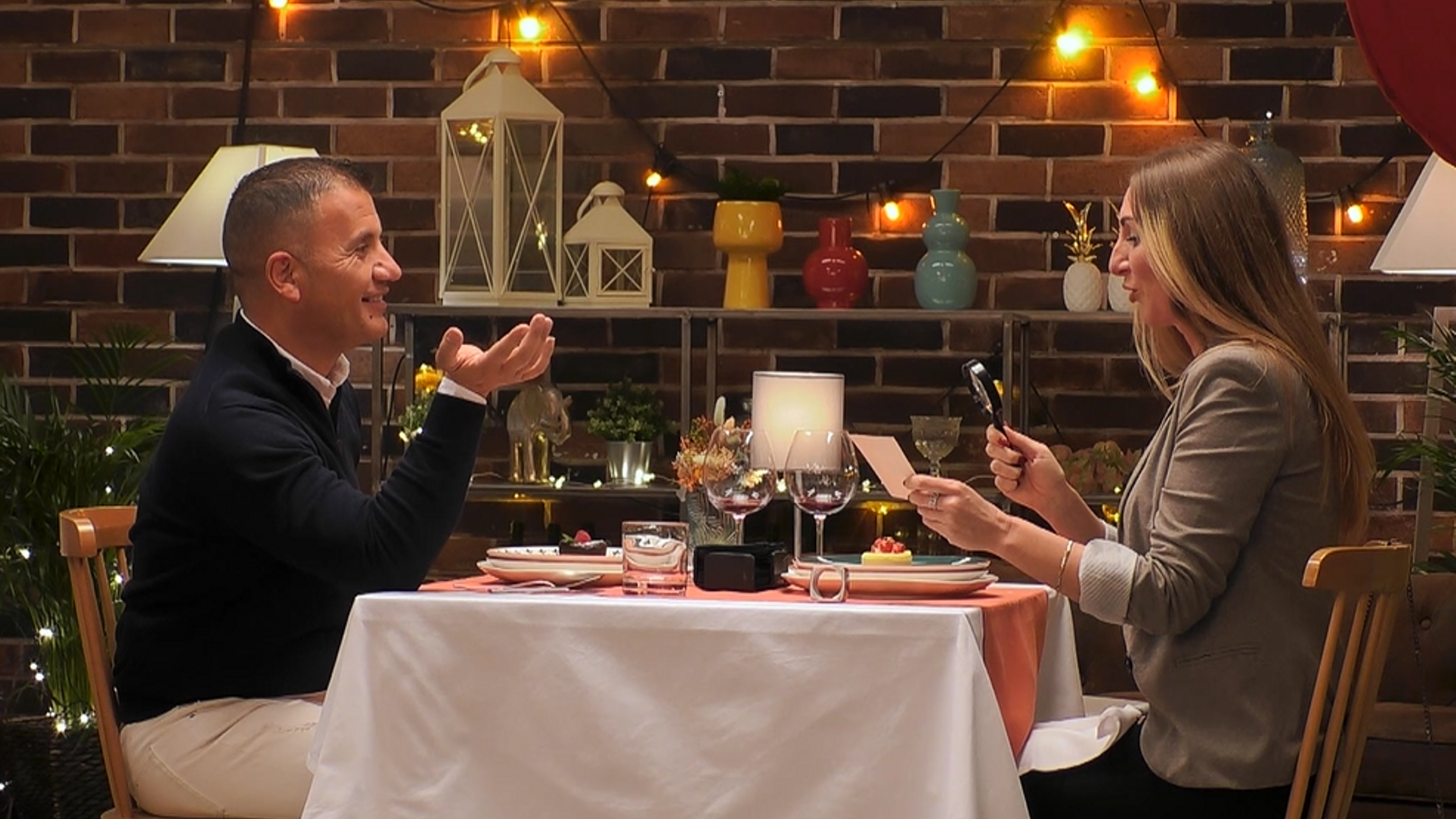 Nadya y Enrique durante su cena subida de tono en 'First Dates'