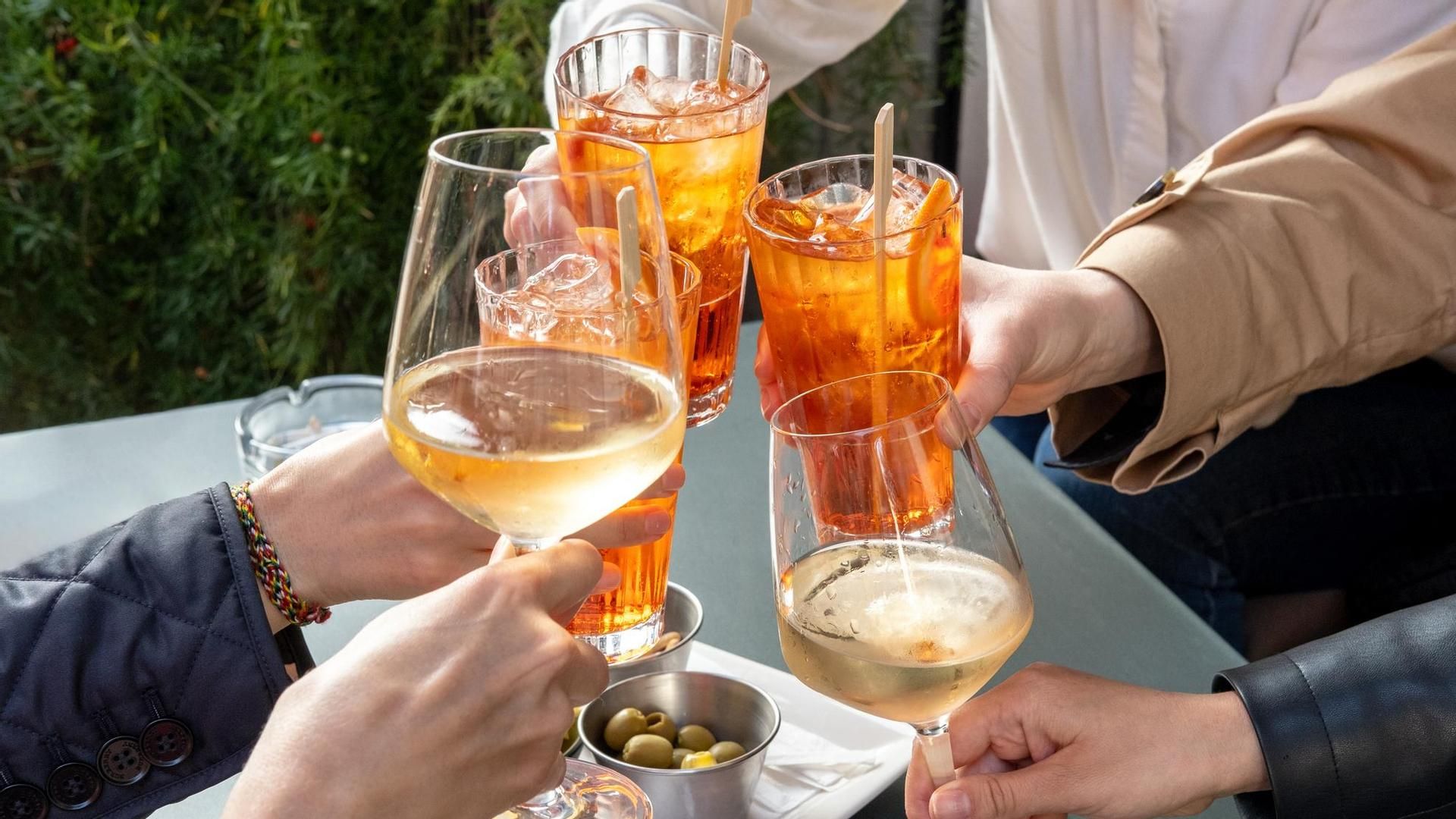 Vino o refresco: qué es mejor para la salud