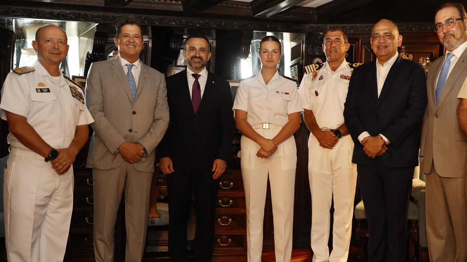 Carlos Vives acude a un almuerzo con la princesa Leonor en el Juan Sebastián de Elcano