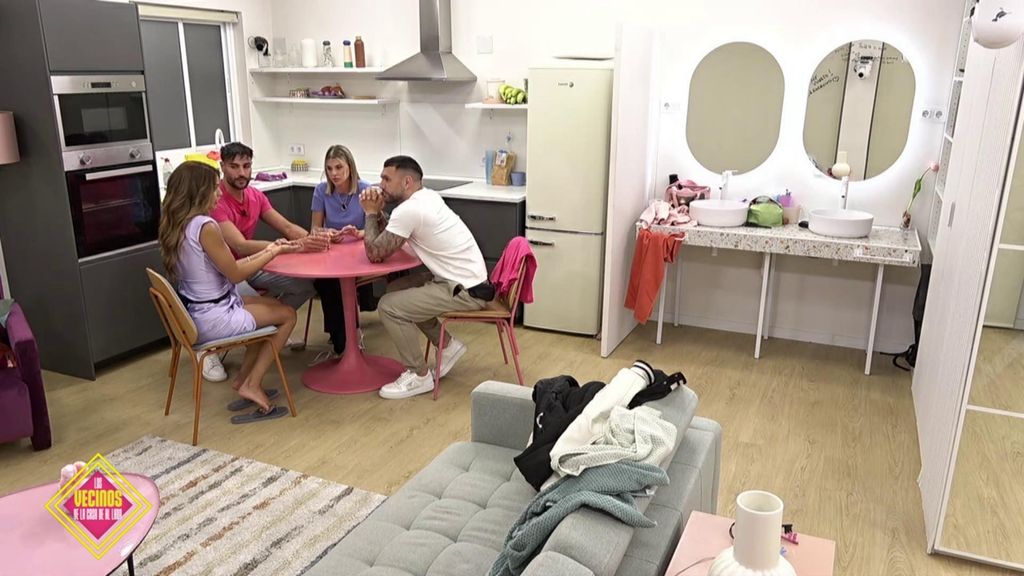 Los vecinos critican a Maica por victimizarse: “Se han hecho el vacío solitas” Los vecinos de la casa de al lado Temporada 2 Top Vídeos 1545