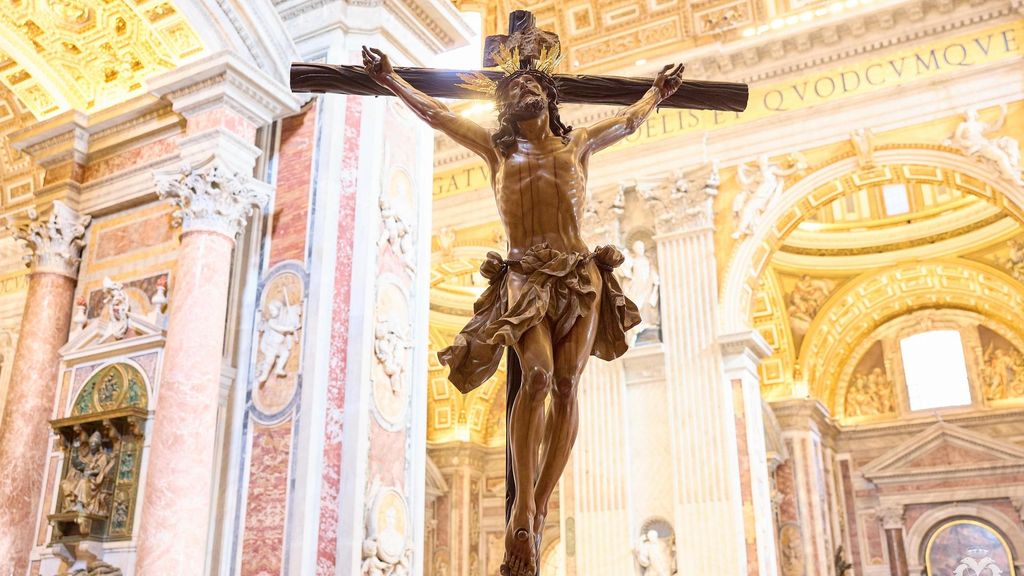 El Cristo del Cachorro y la Virgen de la Esperanza de Málaga ya están en la capilla de la Presentación de la Virgen en San Pedro en el Vaticano