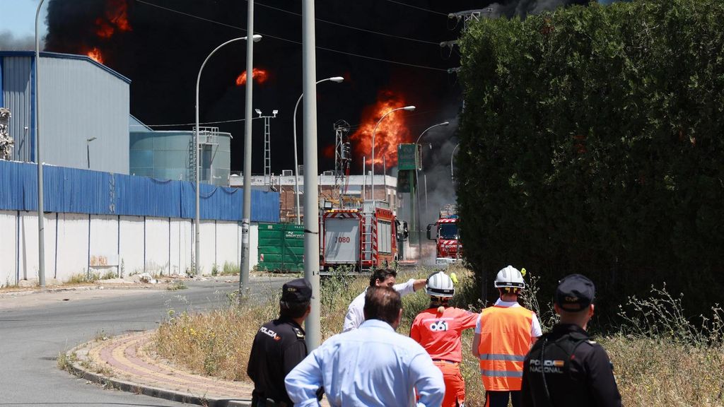 Imagen del incendio de Alcalá de Guadaíra en los primeros momentos del siniestro