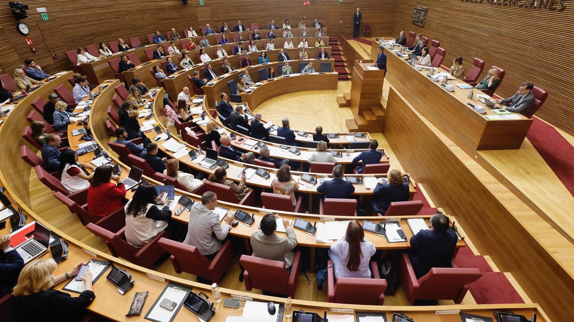 Mazón en Les Corts Valencianes Mazón en Les Corts Valencianes