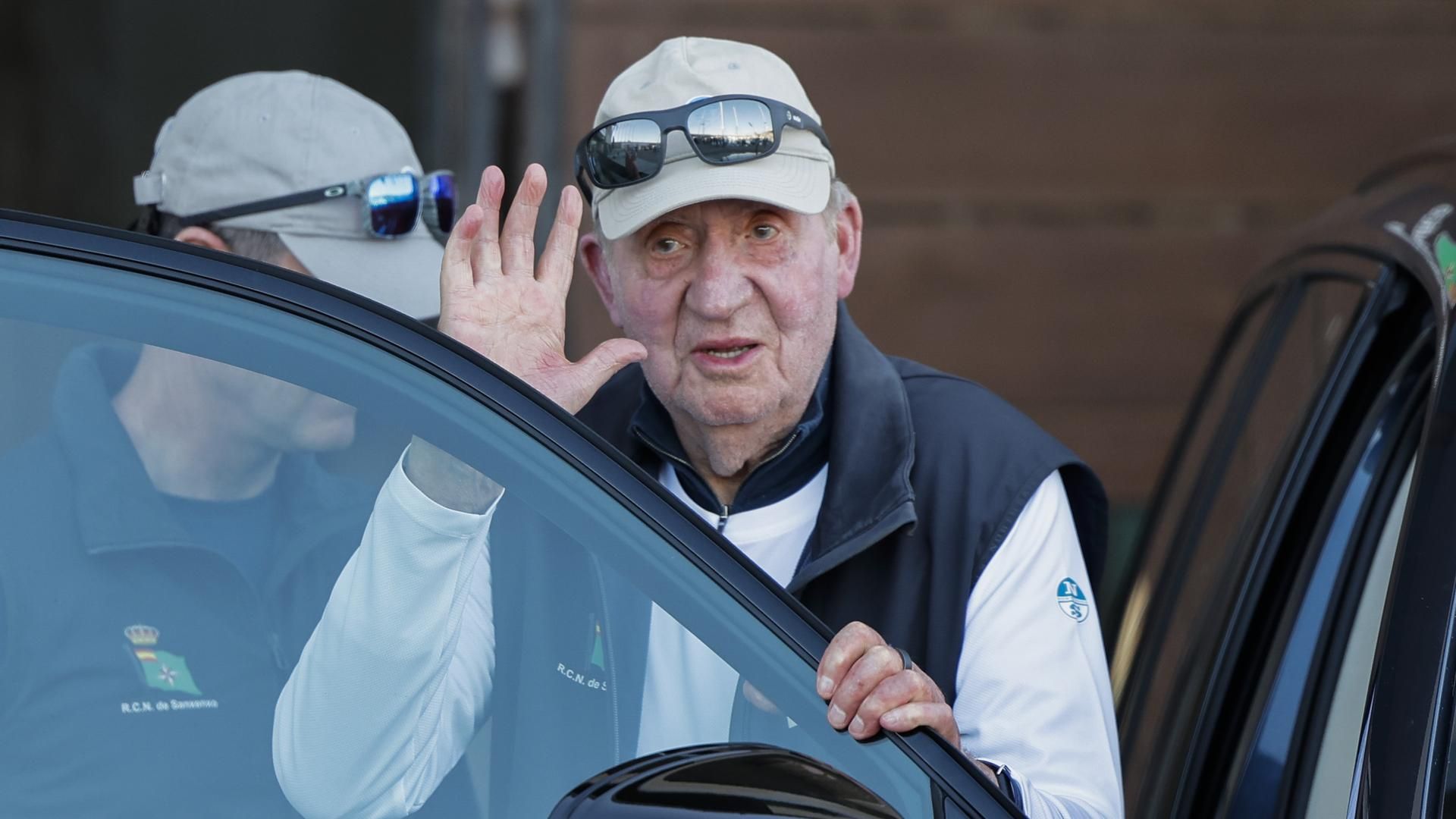 El rey Juan Carlos navega en Sanxenxo tras no acudir al acto de conciliación con Revilla